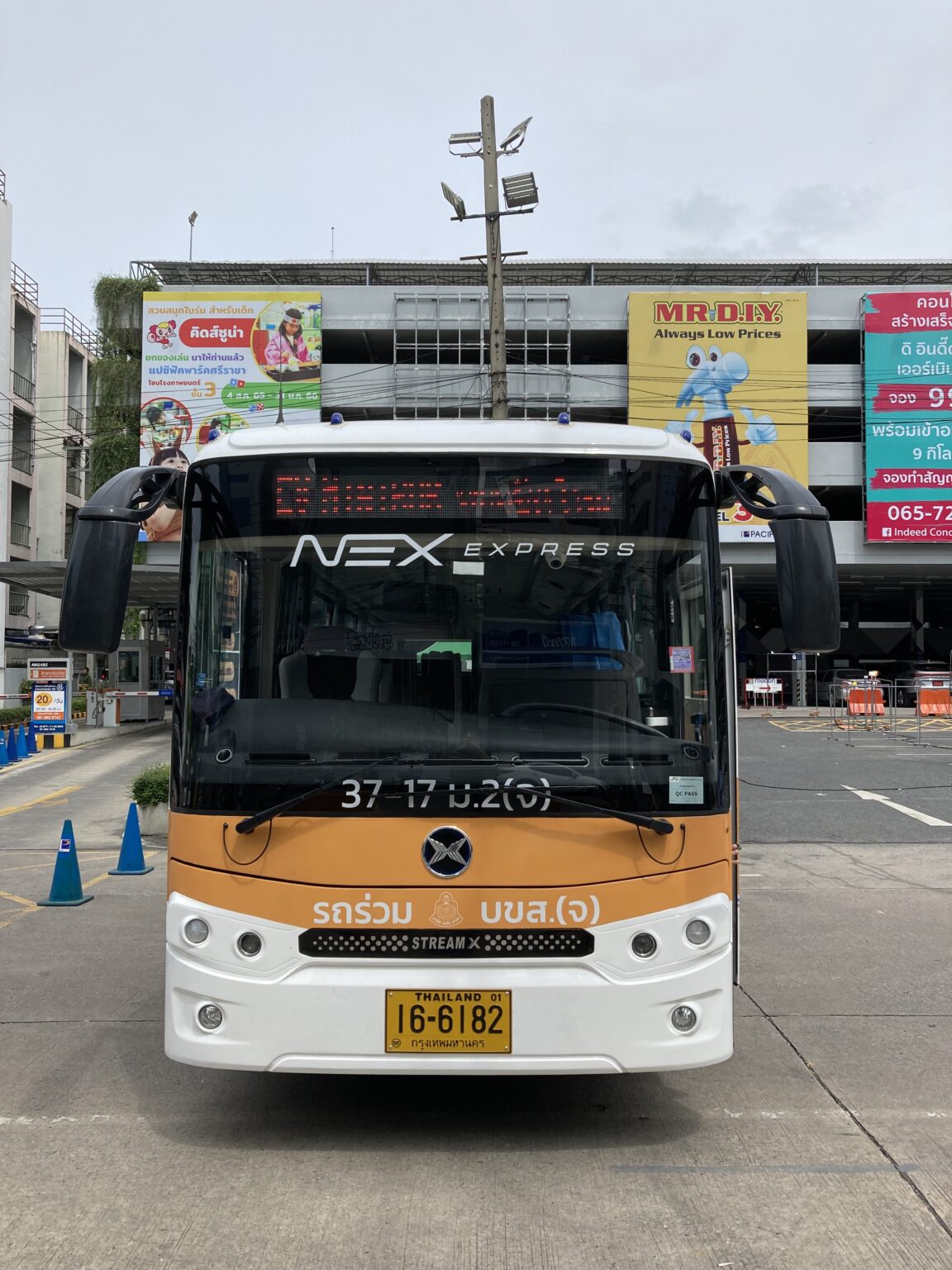 【値上げ120バーツに】激安・シラチャからバンコクへ電動バス「NEX EXPRESS」に乗ってみた!! | weekendshorttrip.com